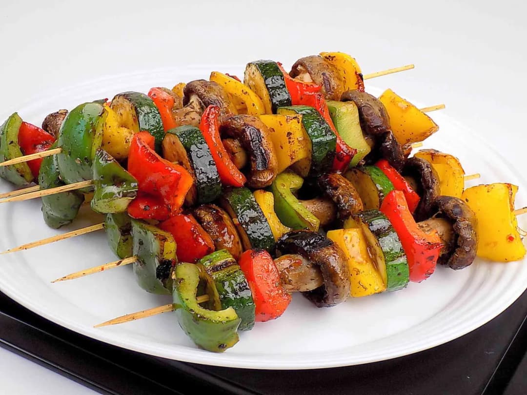 Szaszłyki na grilla z czym? 5 pysznych kombinacji składników