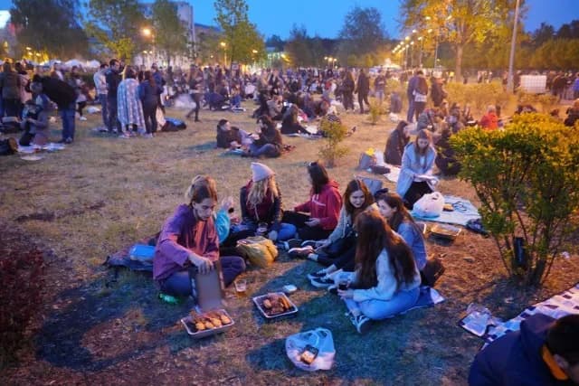 Najlepsze miejsca na grilla w Poznaniu, które pokochasz bez przepłacania