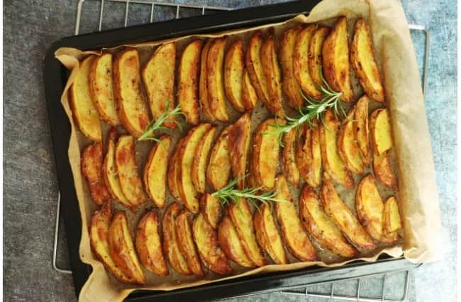 Ile piec ziemniaki w piekarniku: sprawdzone czasy i temperatury pieczenia