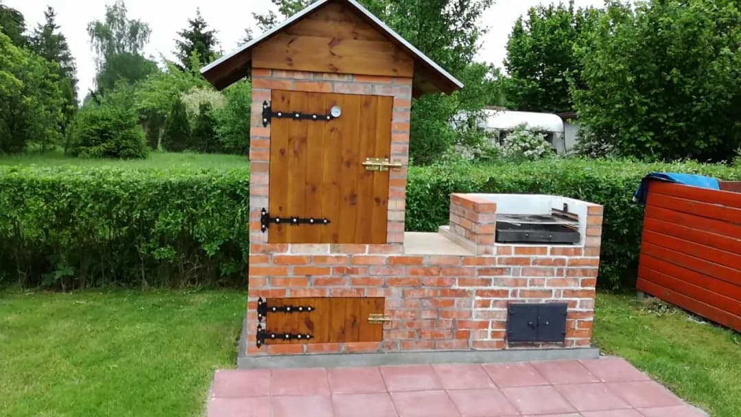 Profesjonalny grill z wędzarnią do ogrodu: Jak zrobić idealny posiłek na świeżym powietrzu