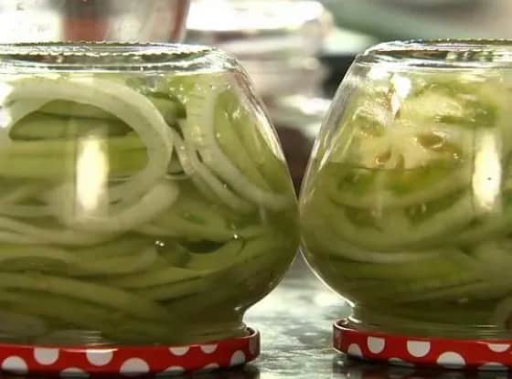 Sałatka z zielonych pomidorów na zimę - przepis