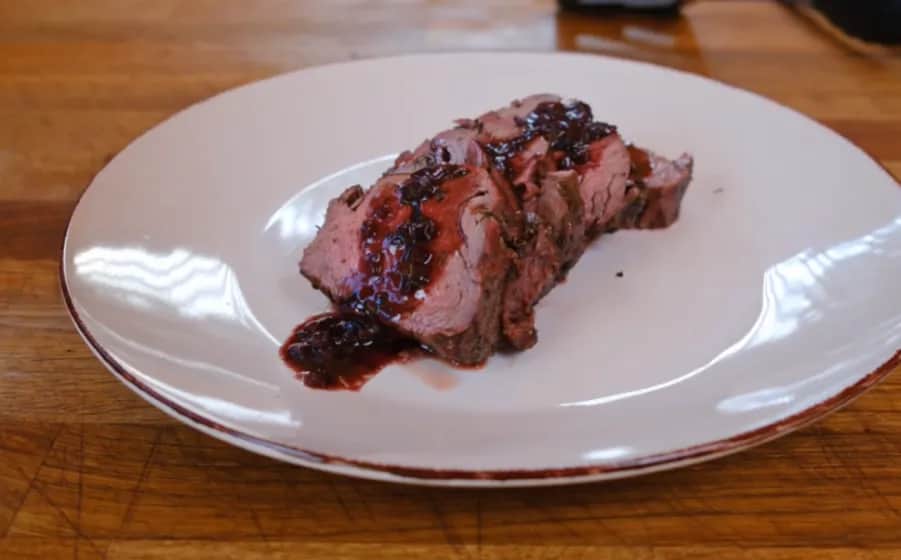 Idealna polędwica wołowa z grilla: miękka, soczysta i aromatyczna