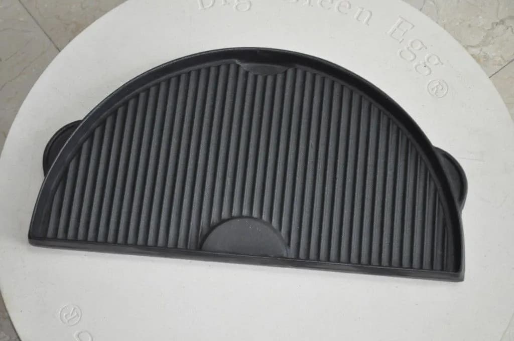 Żeliwna blacha do grilla: sekrety perfekcyjnego pieczenia i grillowania