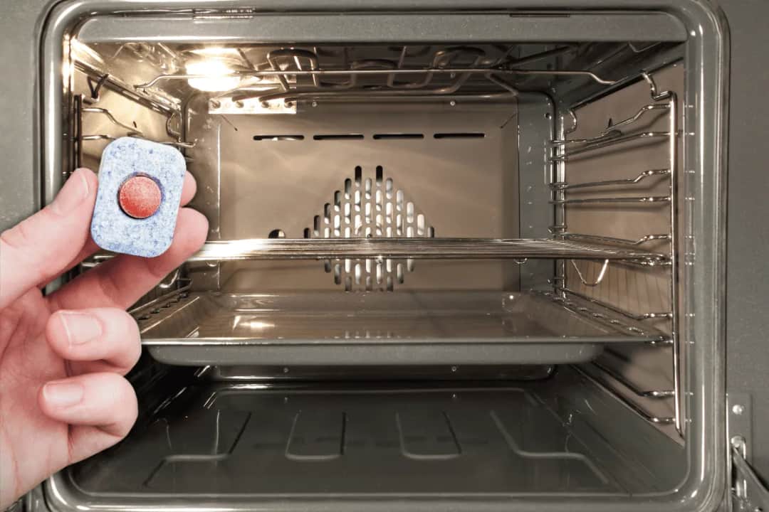 Jak wyczyścić piekarnik skutecznie: 5 sprawdzonych domowych sposobów