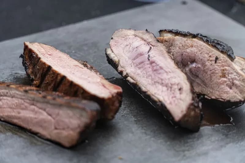 Idealna pierś z kaczki z grilla: Sekretne triki mistrzów kuchni