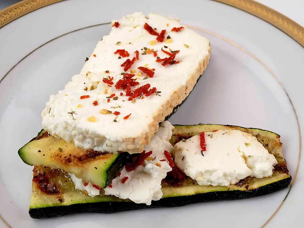 Najlepszy przepis na cukinię z grilla: smaczna i prosta przekąska